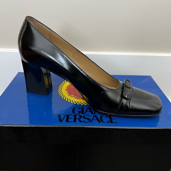 Gianni Versace Authentic Black
Leather Shoes - Picture 3 of 5
